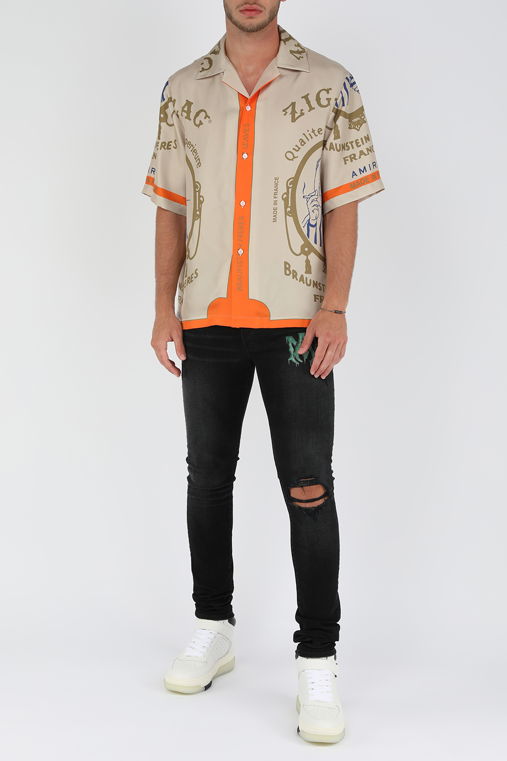 חולצה מכופתרת קצרה בגווני בז' וכתום עם הדפס